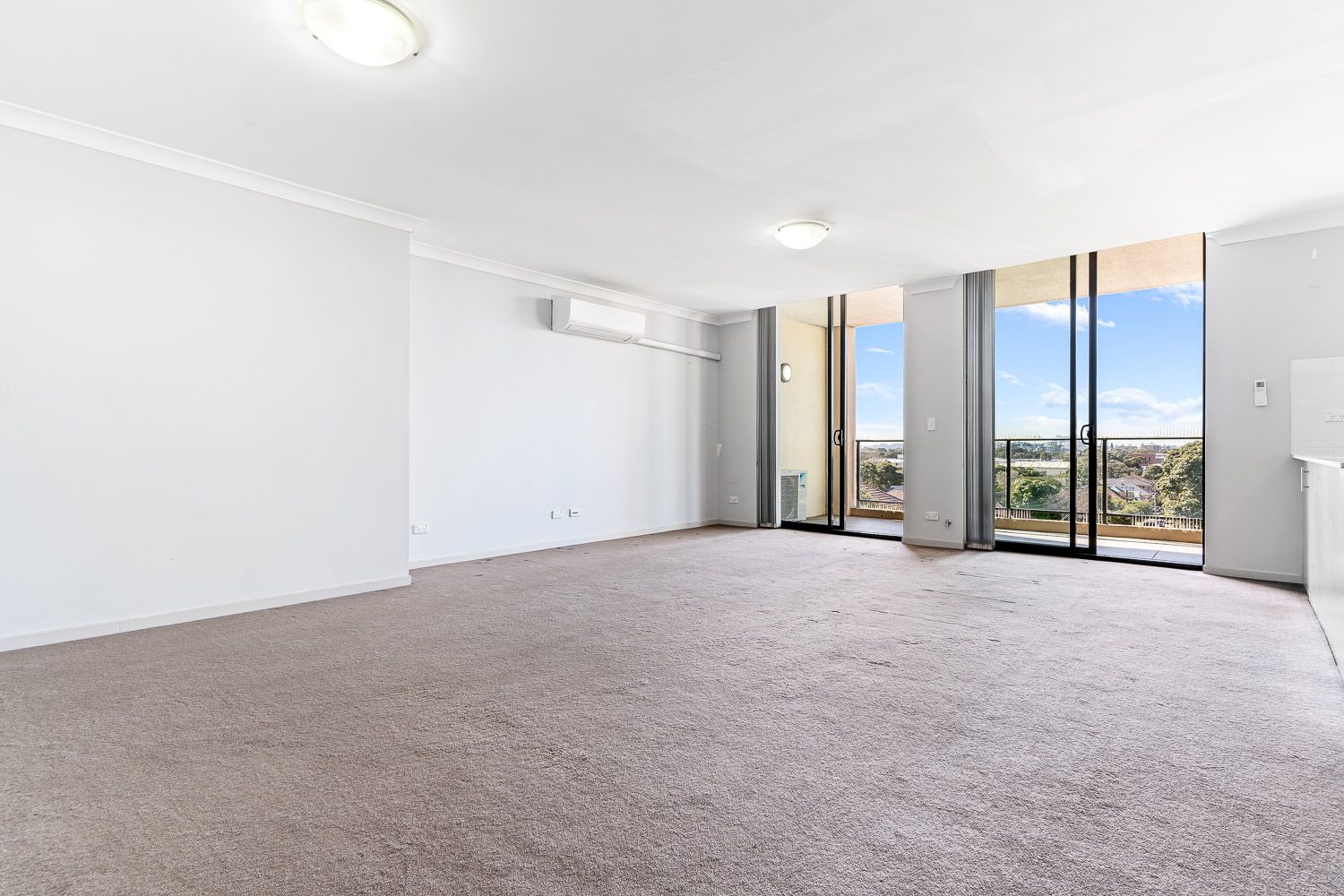 3 bedrooms Apartment / Unit / Flat in 18/13-19 Princes Highway KOGARAH NSW, 2217