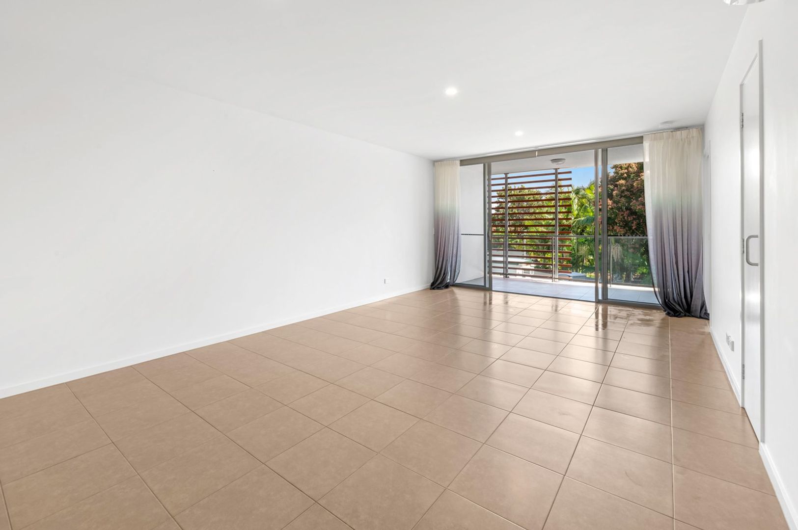 2204/1-7 Waterford Court, Bundall QLD 4217, Image 2