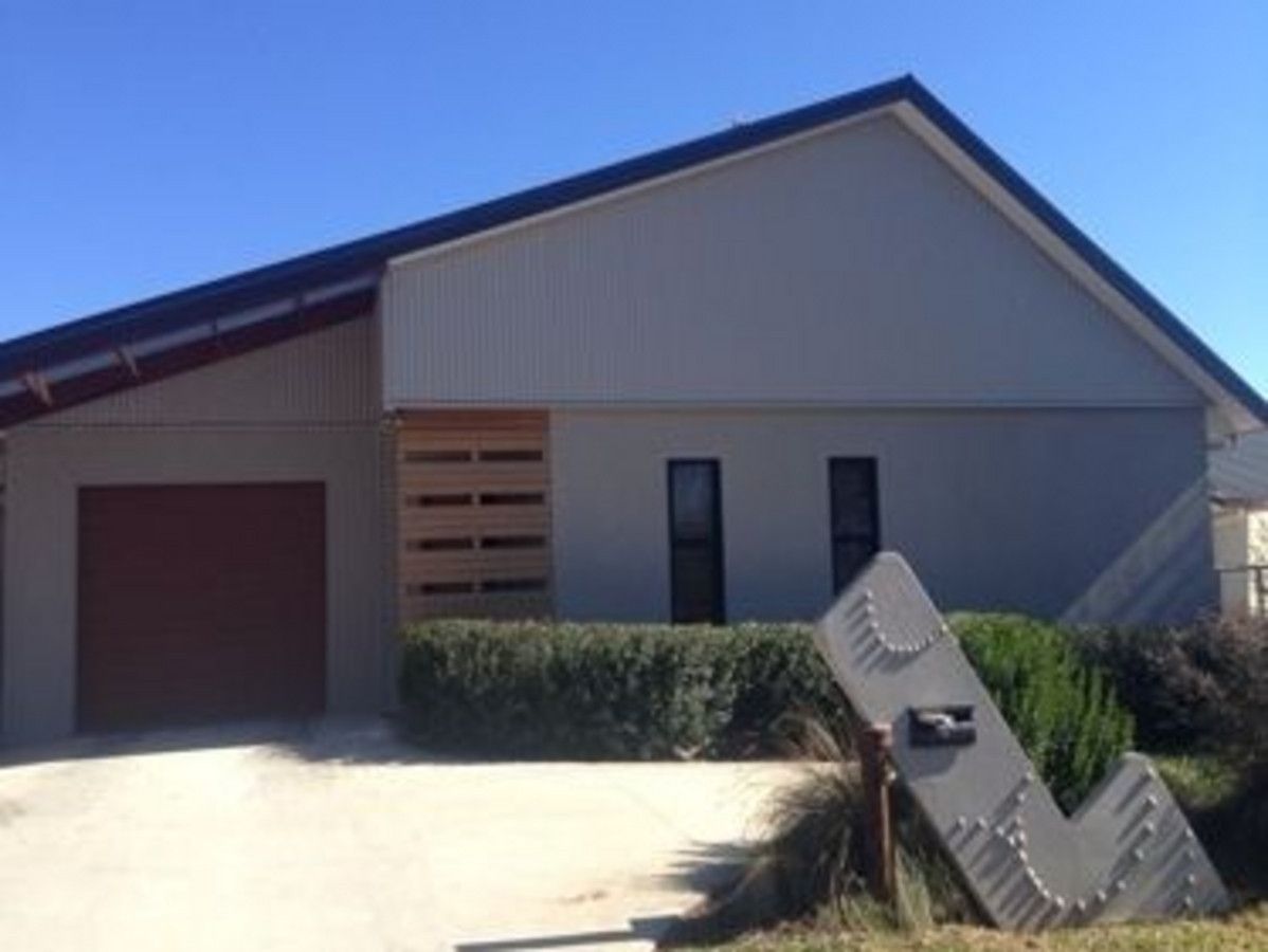 2 23 Hargrave Street Armidale Nsw 2350 Apartment For Rent 390 Domain