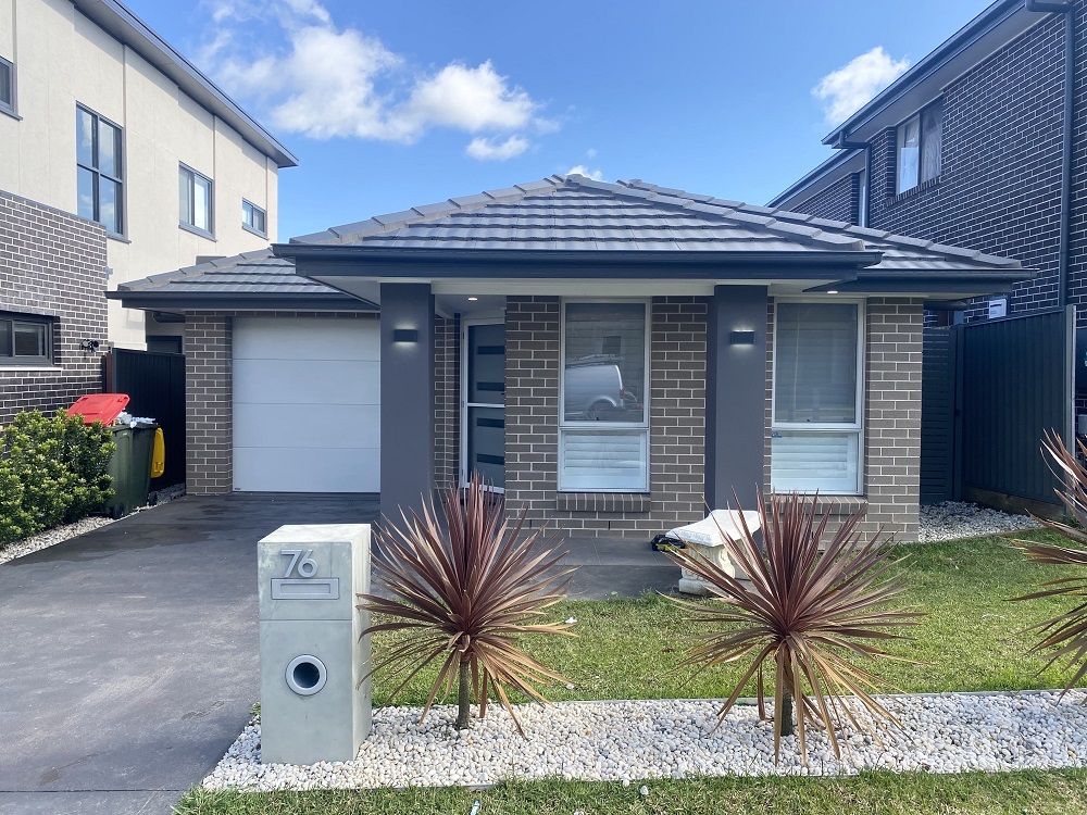 4 bedrooms House in 76 Power Ridge ORAN PARK NSW, 2570
