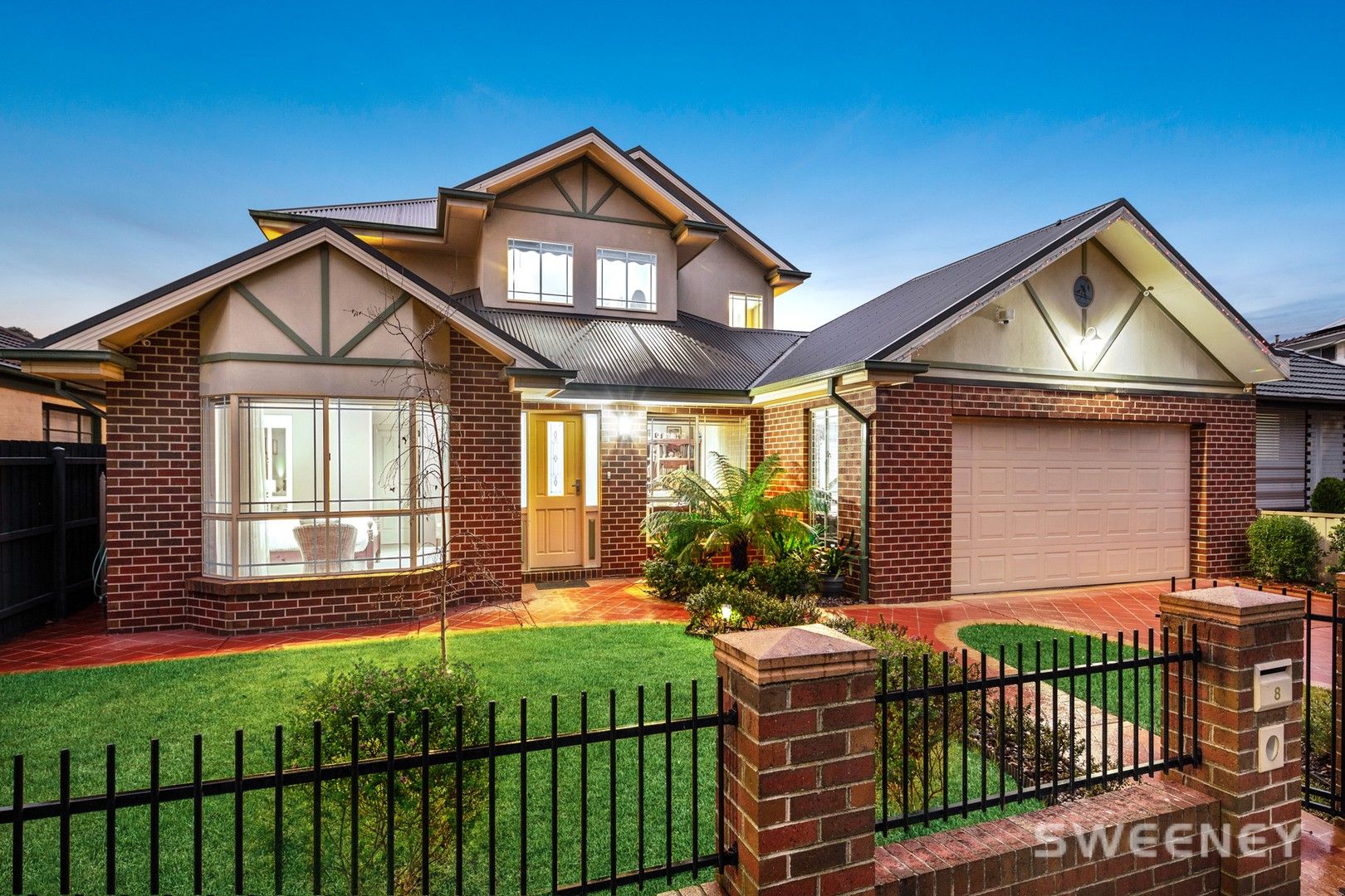 4 bedrooms House in 8 Phair Court ALTONA VIC, 3018