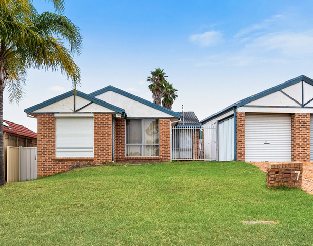 7 Mclaren Place, Ingleburn NSW 2565