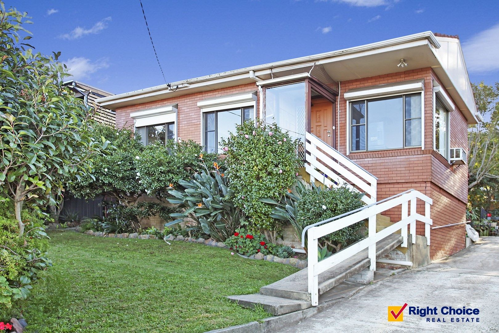 374 Northcliffe Drive, Lake Heights NSW 2502, Image 0