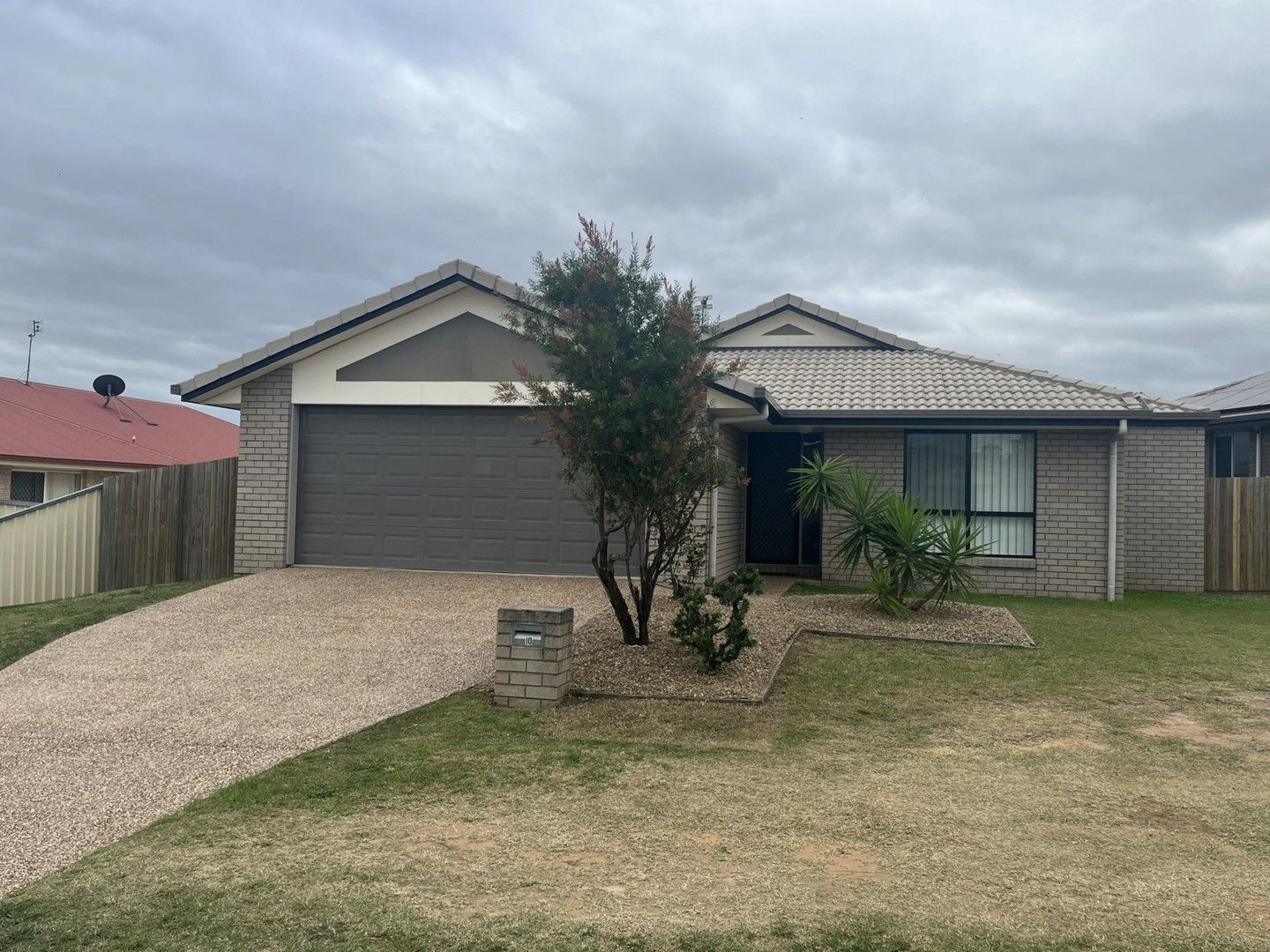 4 bedrooms House in 10 Rose Vale Court WARWICK QLD, 4370