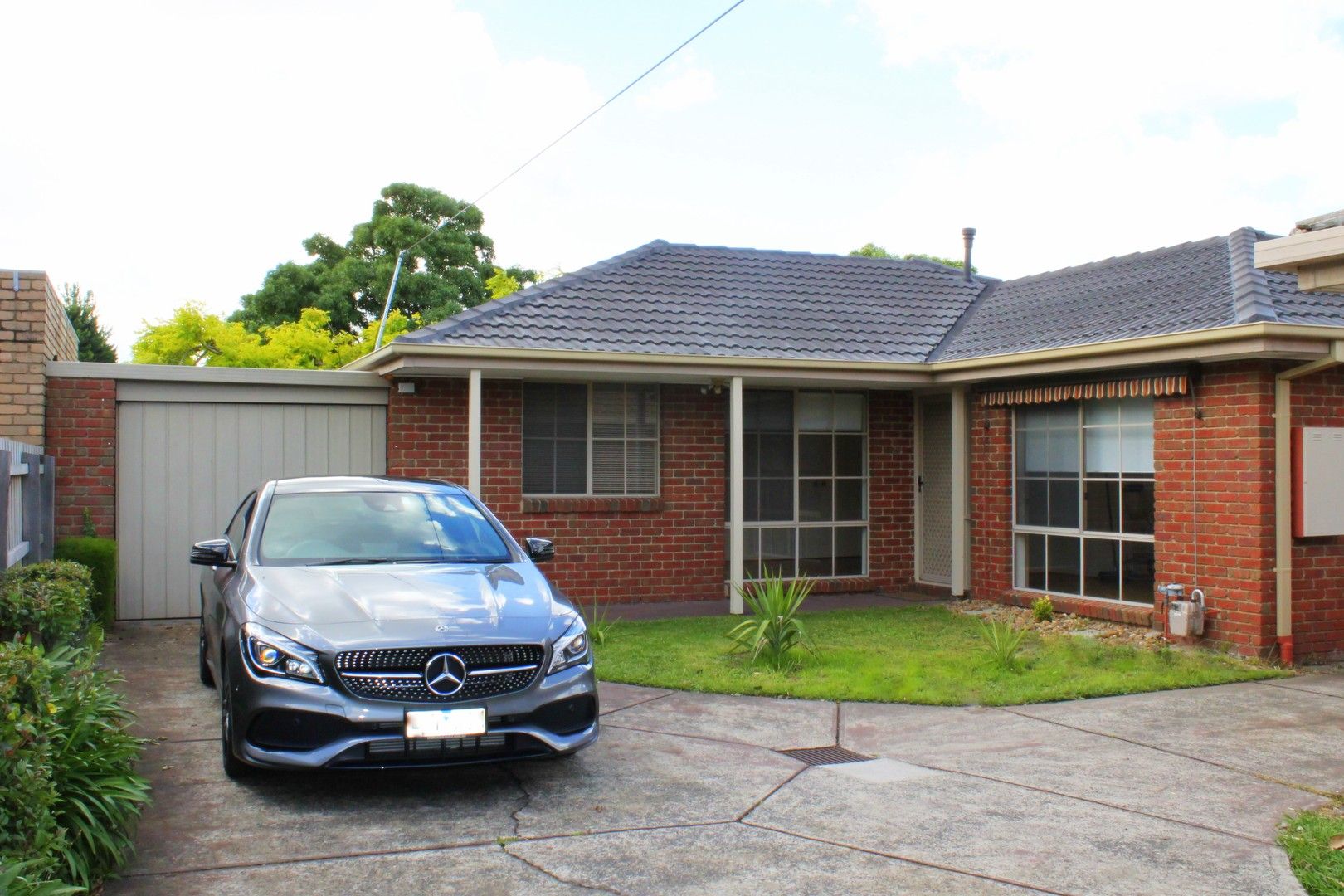 2 bedrooms Apartment / Unit / Flat in 2/8 Mountview Avenue HALLAM VIC, 3803