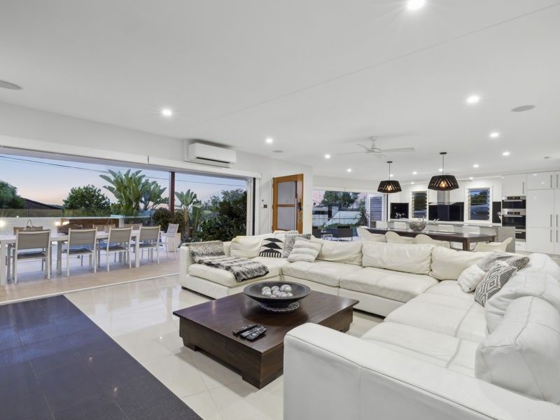 28 Ocean View Crescent, Emerald Beach NSW 2456, Image 2