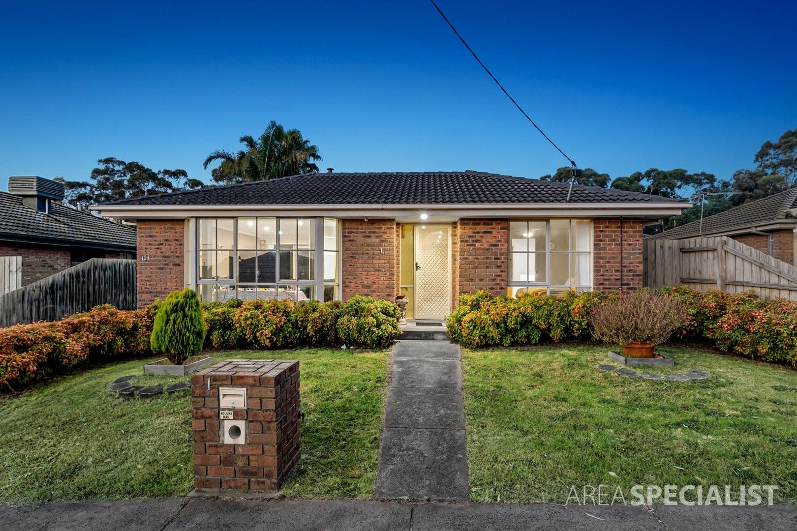 3 bedrooms Apartment / Unit / Flat in 1/123 Fordholm Road HAMPTON PARK VIC, 3976