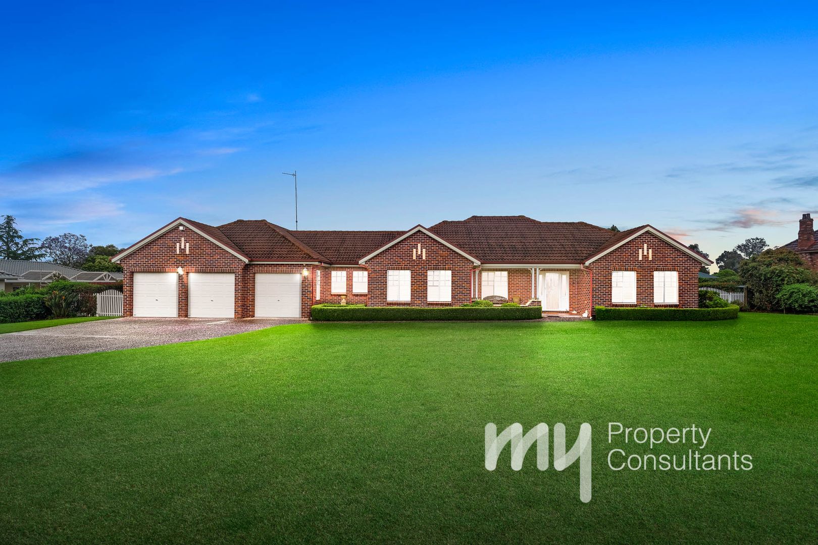 15 Willoughby Circuit, Grasmere Property History & Address Research