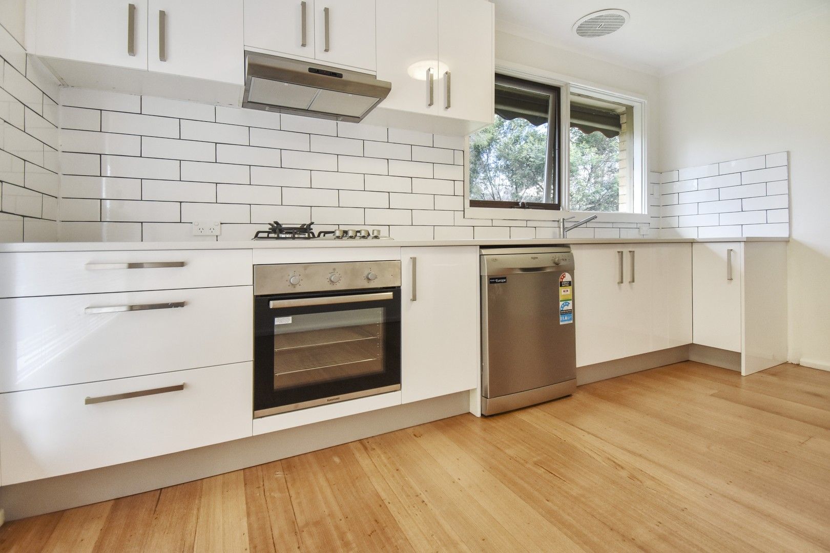 3 bedrooms House in 10 Cardigan Road MOOROOLBARK VIC, 3138