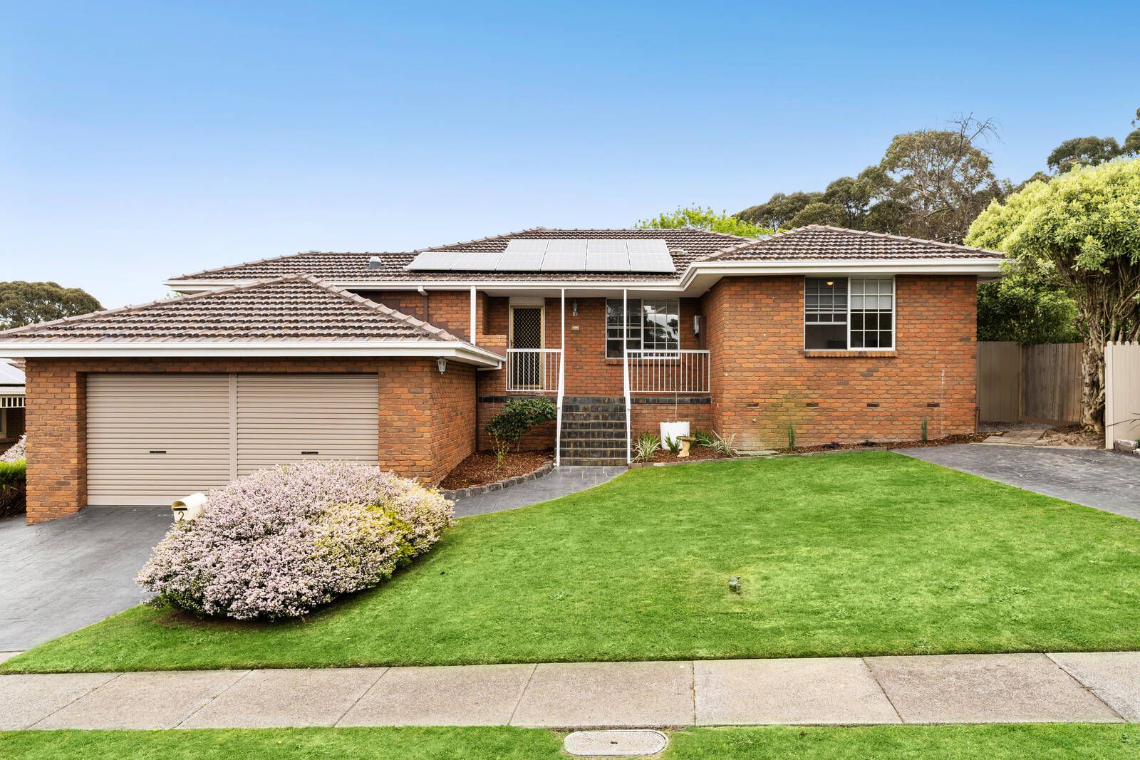 3 bedrooms House in 2 Manolive Court SUNBURY VIC, 3429