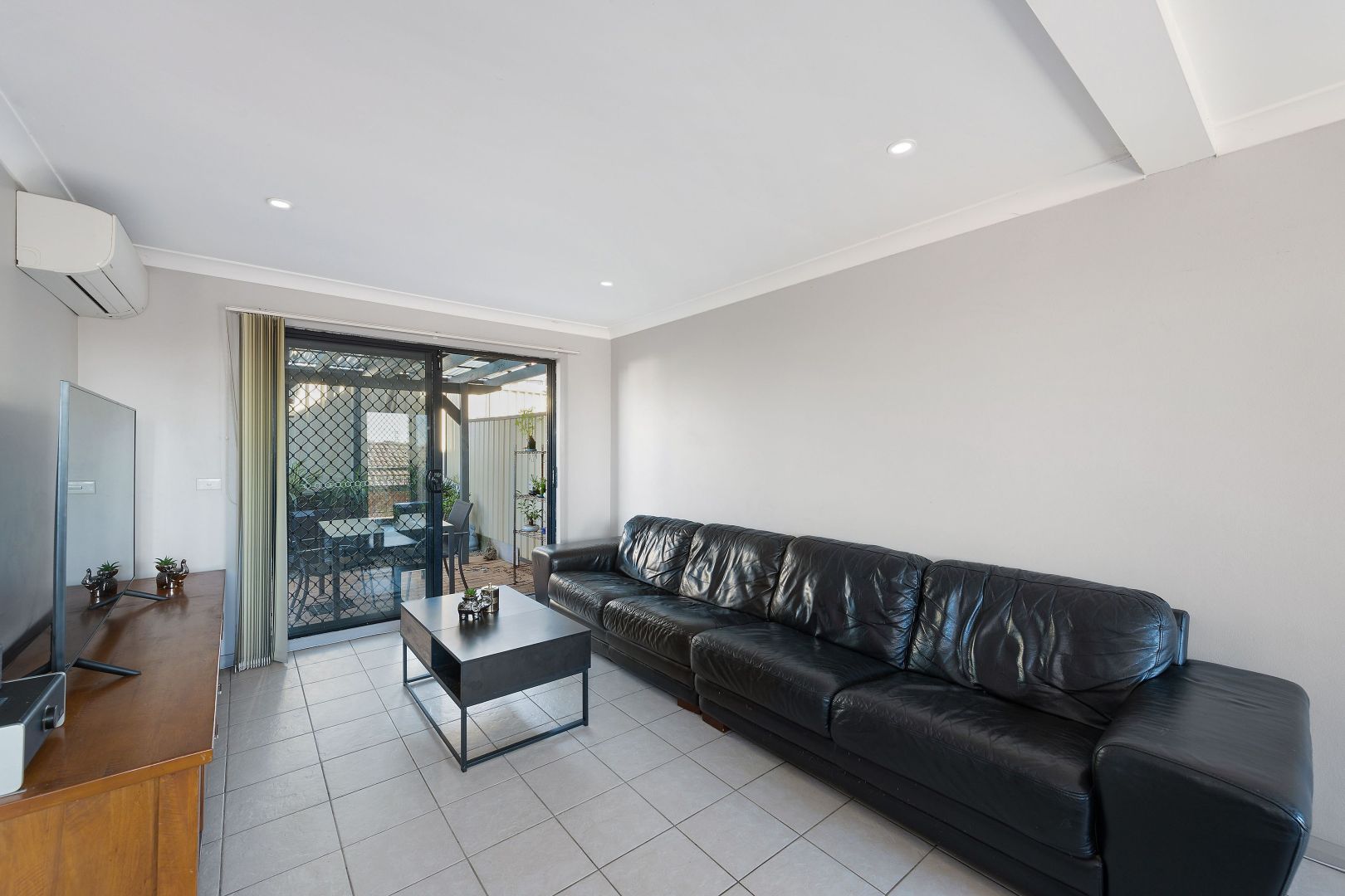 2/6-8 Melinda Grove, Lake Heights NSW 2502, Image 2