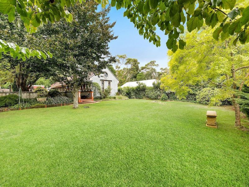 52 Dalrymple Avenue, Wentworth Falls NSW 2782, Image 2