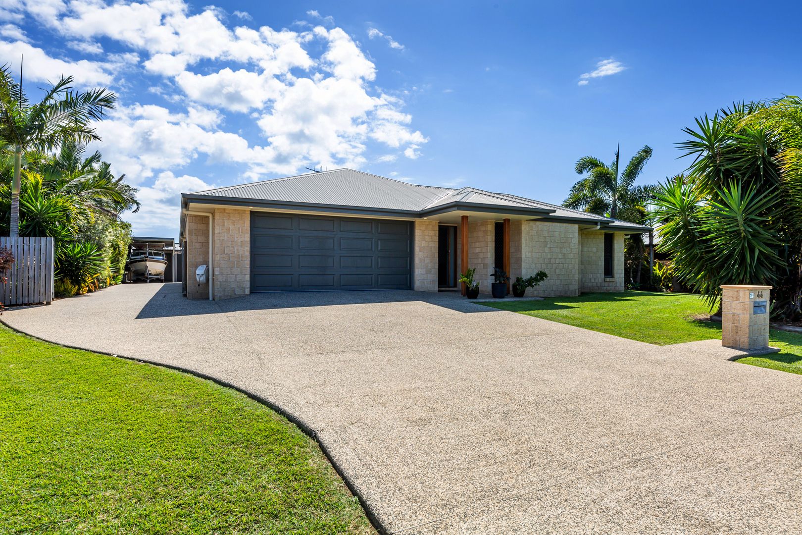 44 Gibsons Rd, Burnett Heads QLD 4670, Image 1