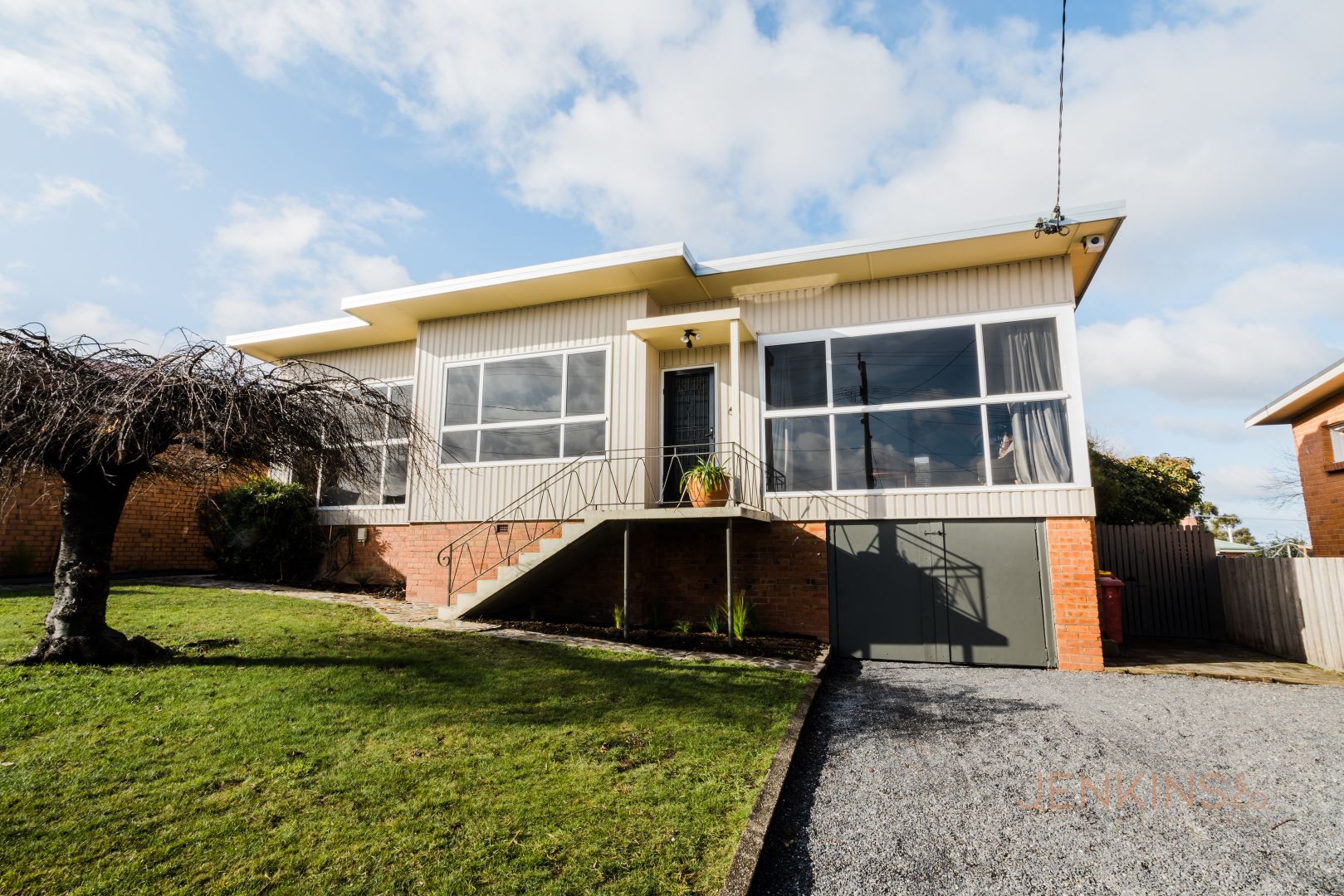 61 Cornwall Crescent, Newnham Property History & Address Research