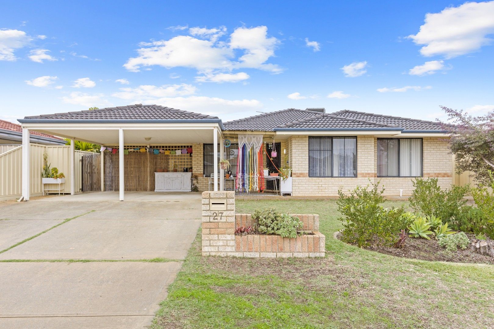 4 bedrooms House in 27 Tryall Avenue PORT KENNEDY WA, 6172