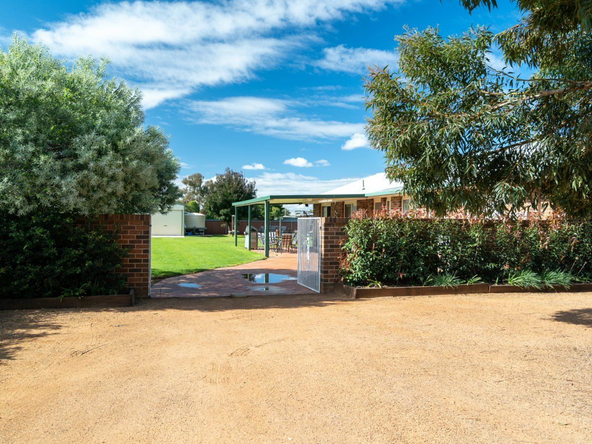4 bedrooms House in 221 Dandaloo Street NARROMINE NSW, 2821