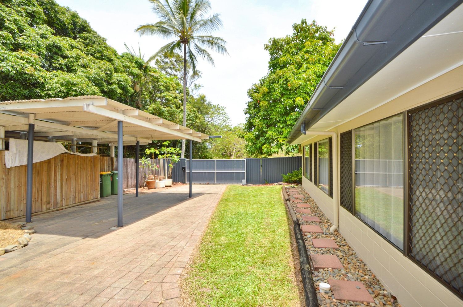 Smithfield QLD 4878 3 beds house for Rent, 650 per week water