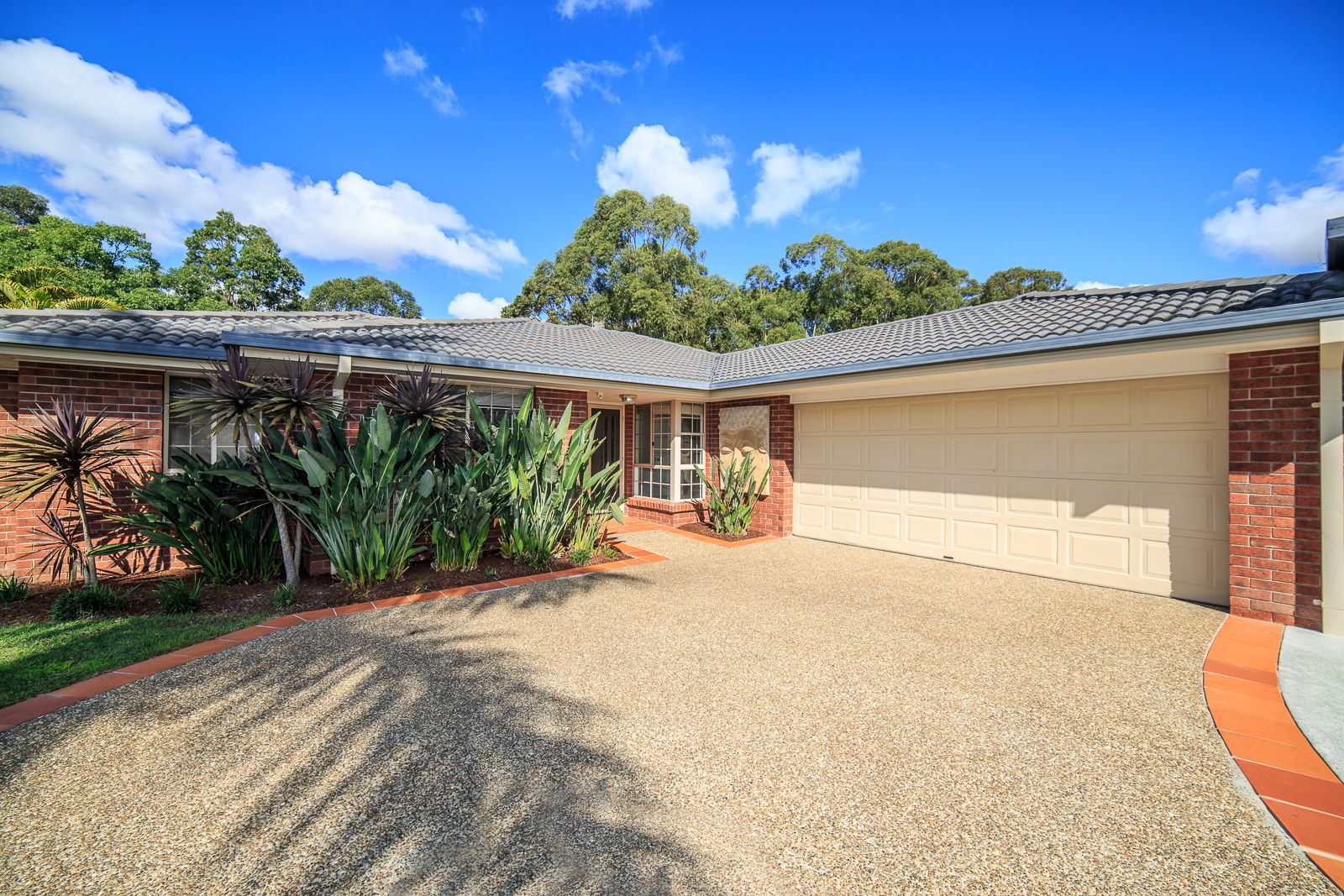 15 Clubhouse Drive, Arundel QLD 4214, Image 2