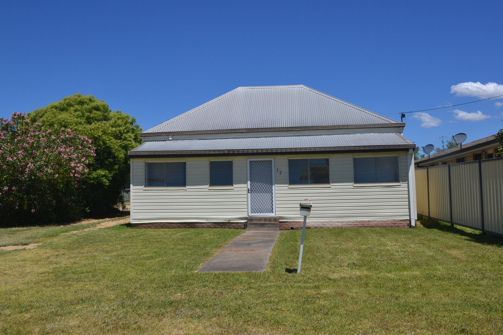 4 bedrooms House in 17 Greaves street INVERELL NSW, 2360