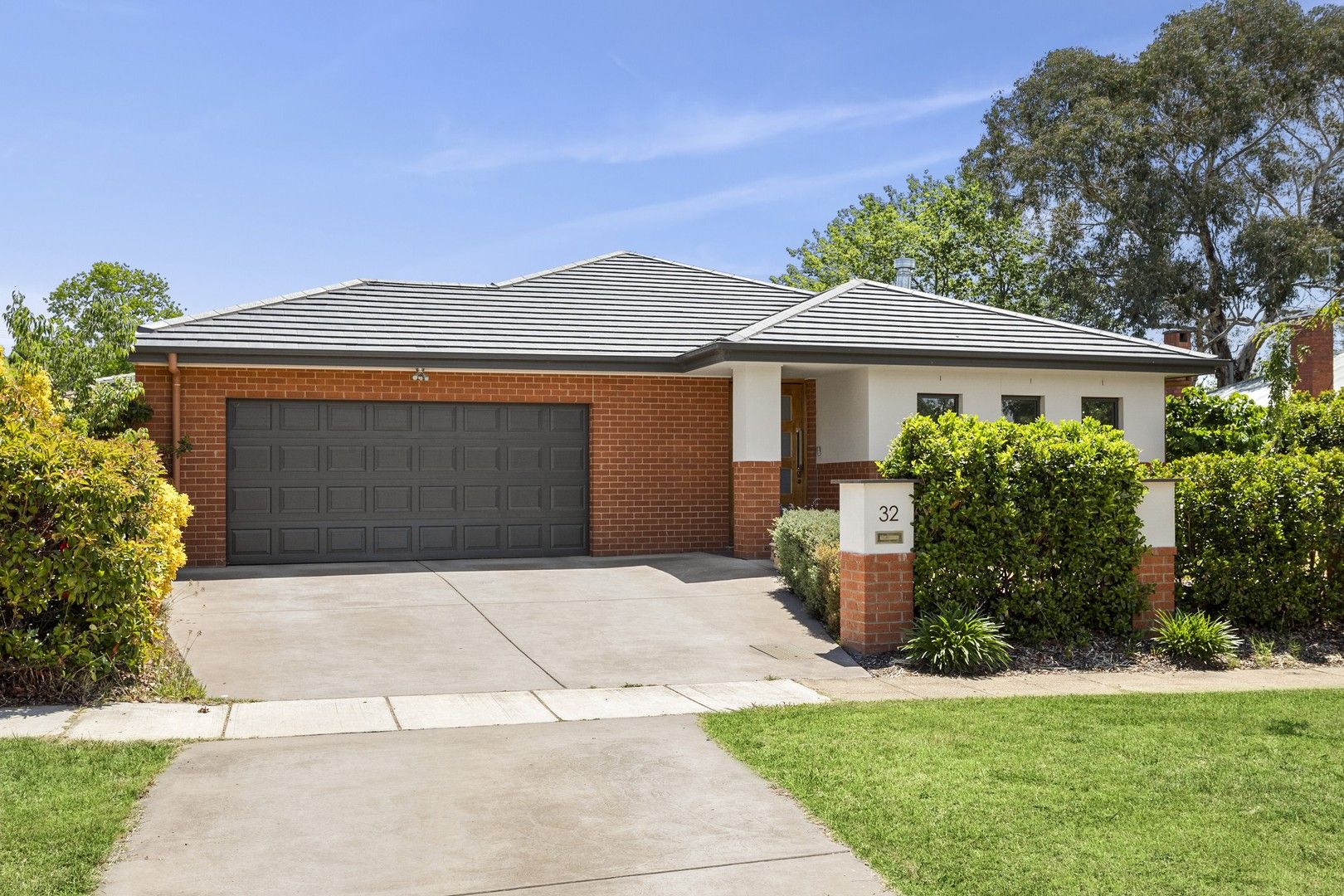 5 bedrooms House in 32 McKinlay Street NARRABUNDAH ACT, 2604