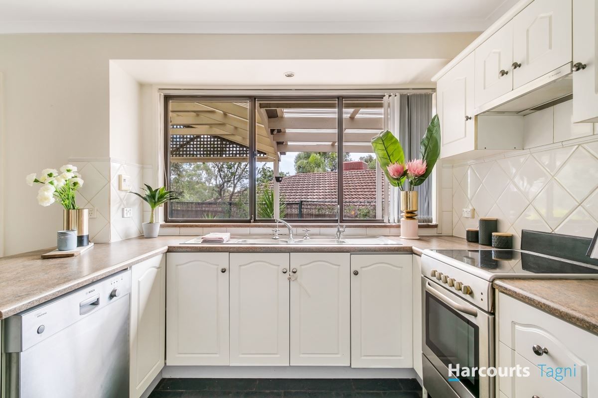 24 Outlook Drive, Aberfoyle Park SA 5159, Image 1