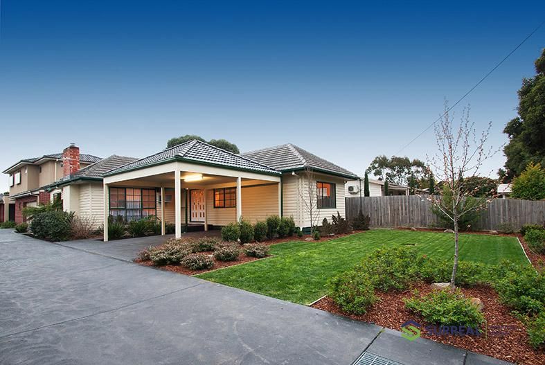 3 bedrooms House in 1/17 White Avenue BAYSWATER NORTH VIC, 3153