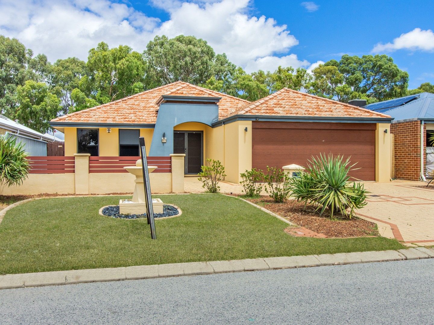 4 bedrooms House in 10 Kennedia Circuit BALDIVIS WA, 6171