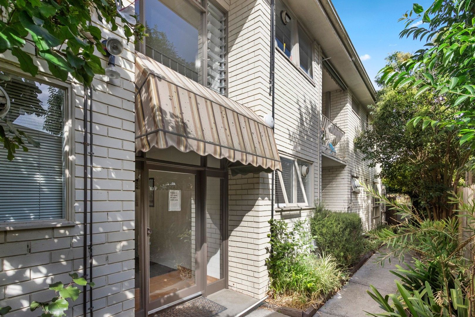 2 bedrooms Apartment / Unit / Flat in 4/6 Rosstown Rd CARNEGIE VIC, 3163