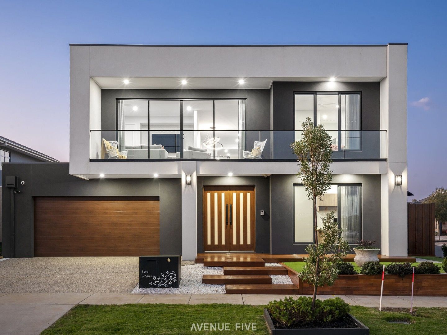 5 bedrooms House in 2 Jurana Crescent MOUNT DUNEED VIC, 3217
