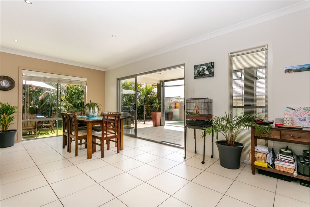 47 Long Island Drive, Windaroo QLD 4207, Image 2