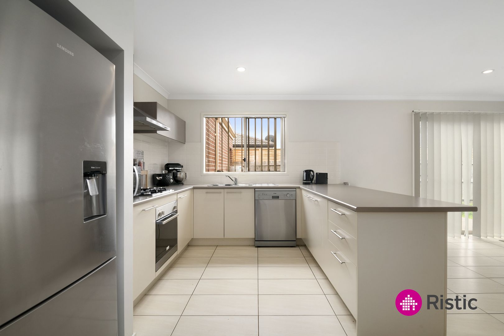 31 Sanctum Circuit, Doreen VIC 3754, Image 2