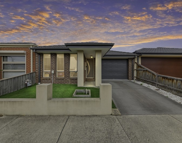 8 Woodbine Street, Pakenham VIC 3810