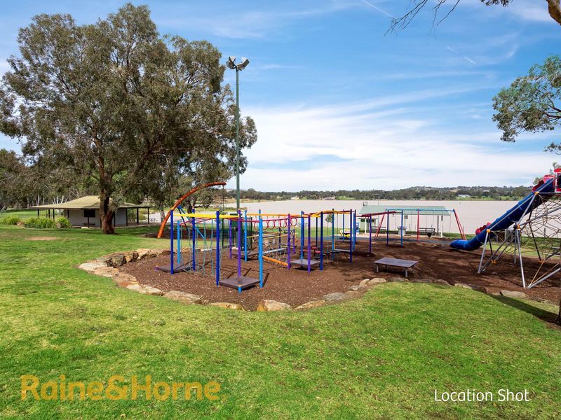 15 Lakes End Place, Lake Albert NSW 2650, Image 2