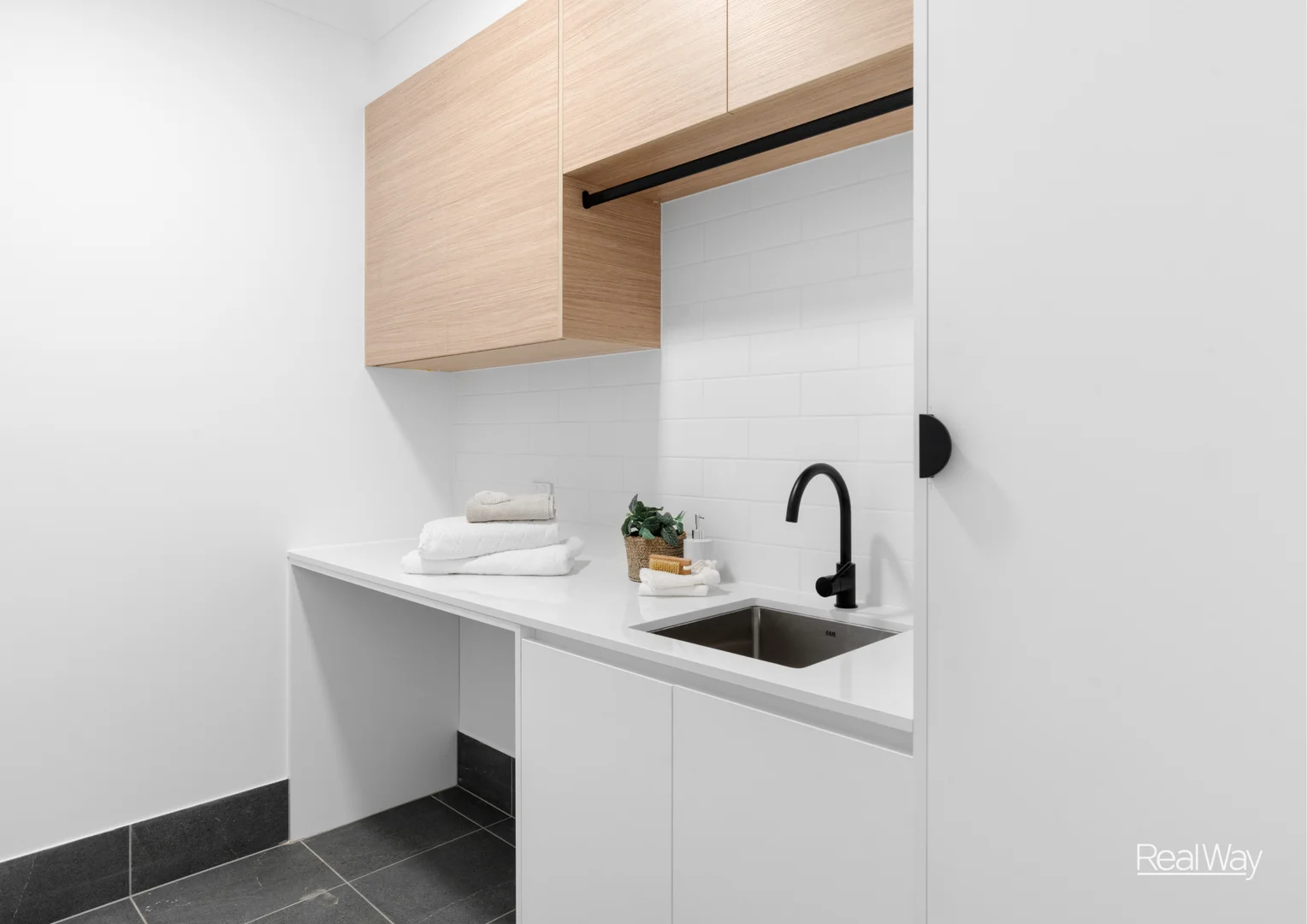 Additional image 9 of 2/4 Pyrenees Close, Middle Ridge QLD 4350