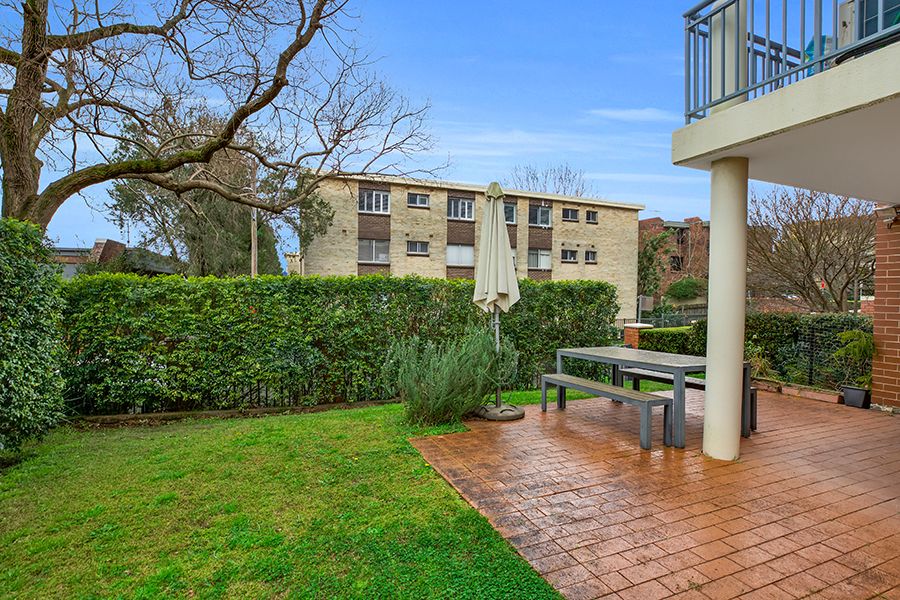2 bedrooms Apartment / Unit / Flat in 2B/8 Sutherland Street CREMORNE NSW, 2090