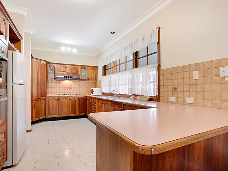 859 Montpellier Drive, THE OAKS NSW 2570, Image 1