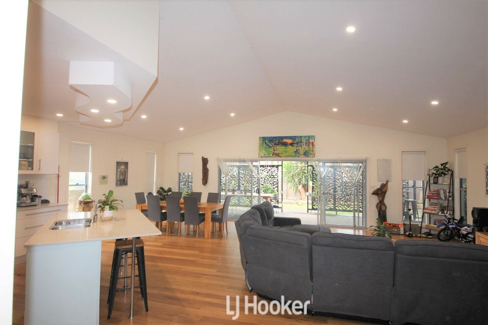 33 Anniversary Drive, Diamond Beach Property History & Address