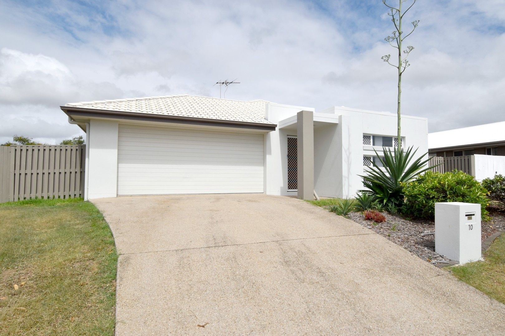 10 Pipit Place, Glen Eden QLD 4680, Image 0