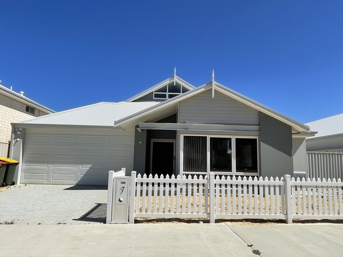 5 bedrooms House in 7 Lookout Drive YANCHEP WA, 6035