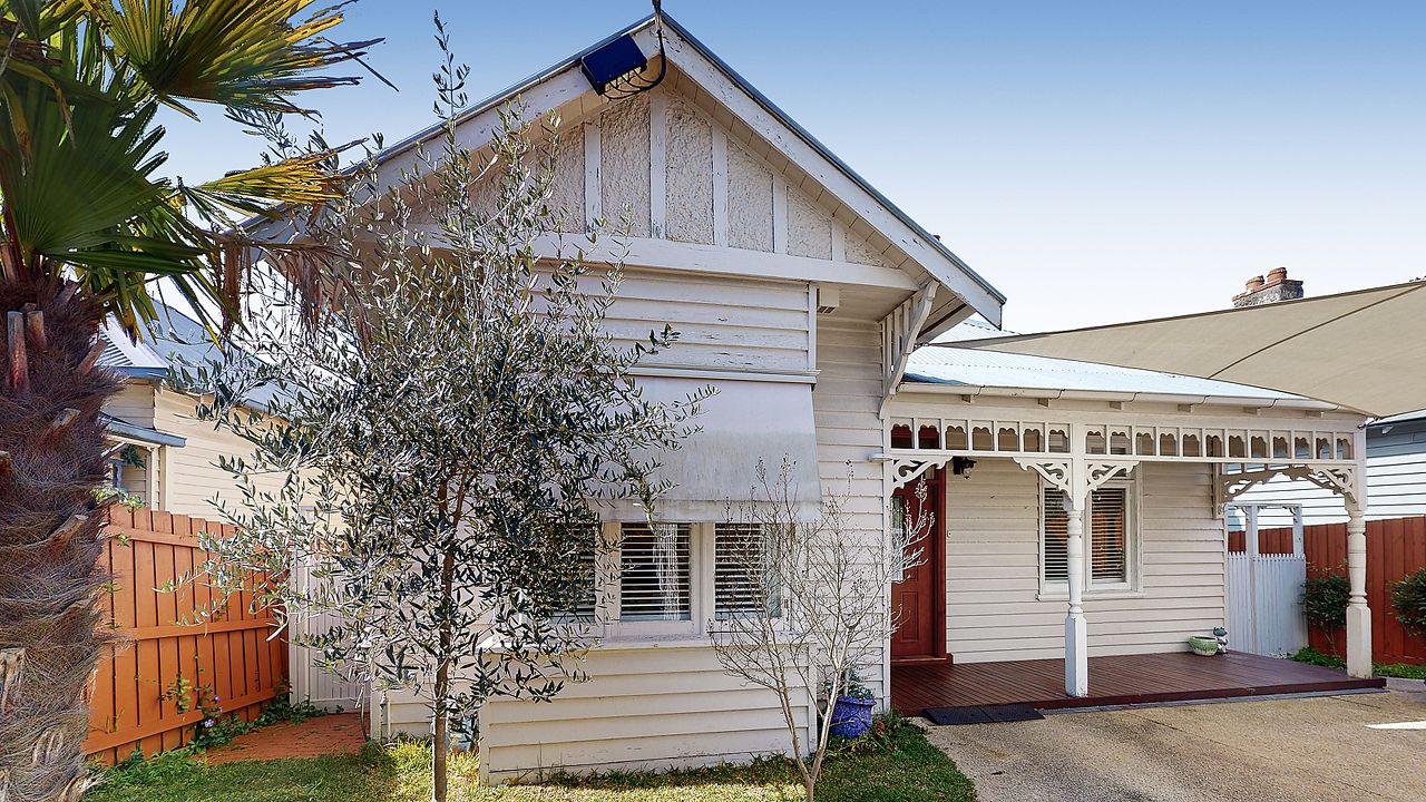 5 bedrooms House in 24 Spencer Rd CAMBERWELL VIC, 3124