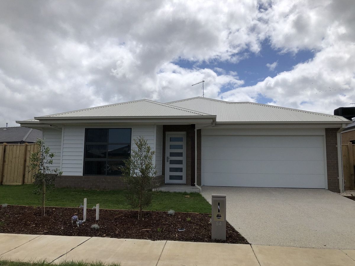 4 bedrooms House in 54 Deveruex Way CHARLEMONT VIC, 3217