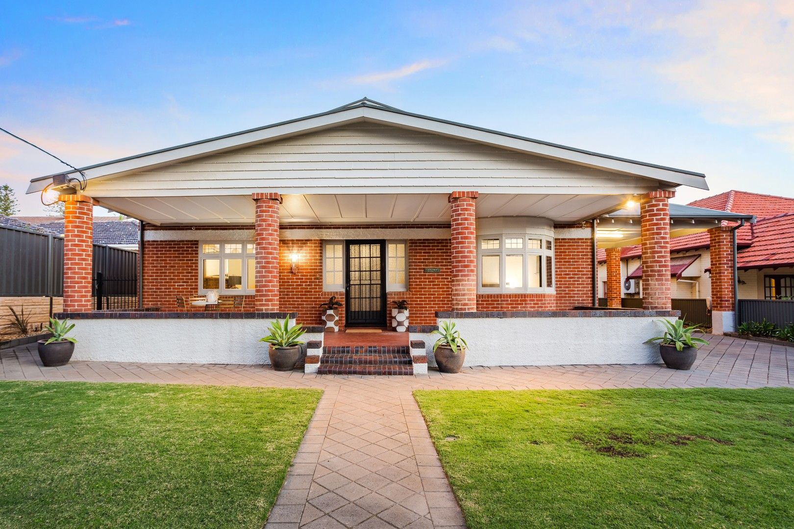 6 bedrooms House in 4 Giles Avenue GLENELG SA, 5045