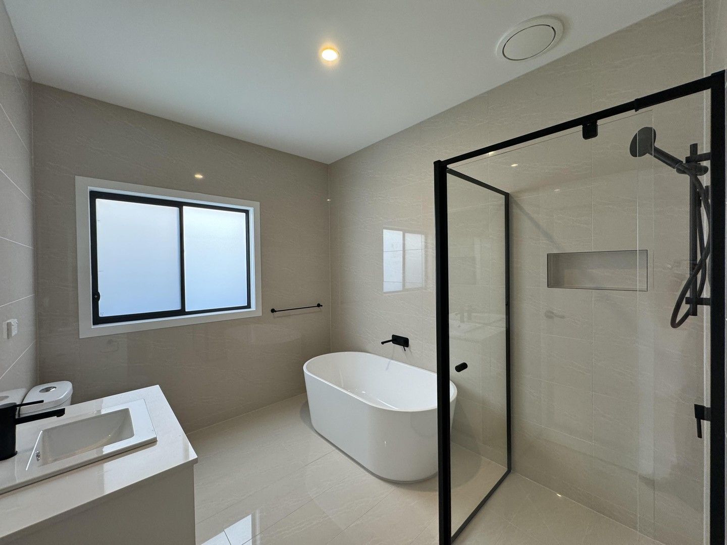 4 bedrooms House in 16 Ebbsfleet Crescent STRATHTULLOH VIC, 3338