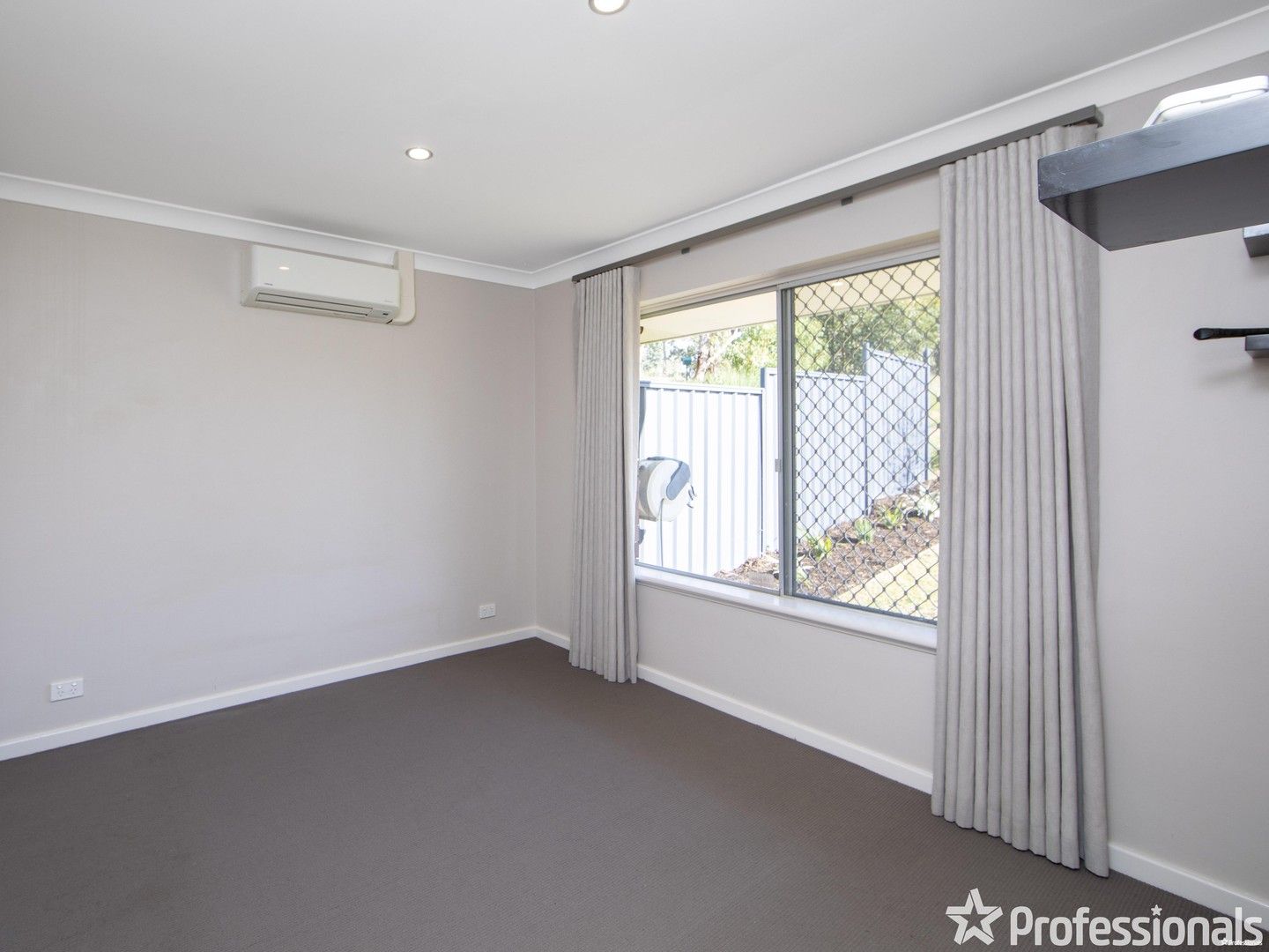 3 bedrooms House in 30a Passiflora Drive FORRESTFIELD WA, 6058