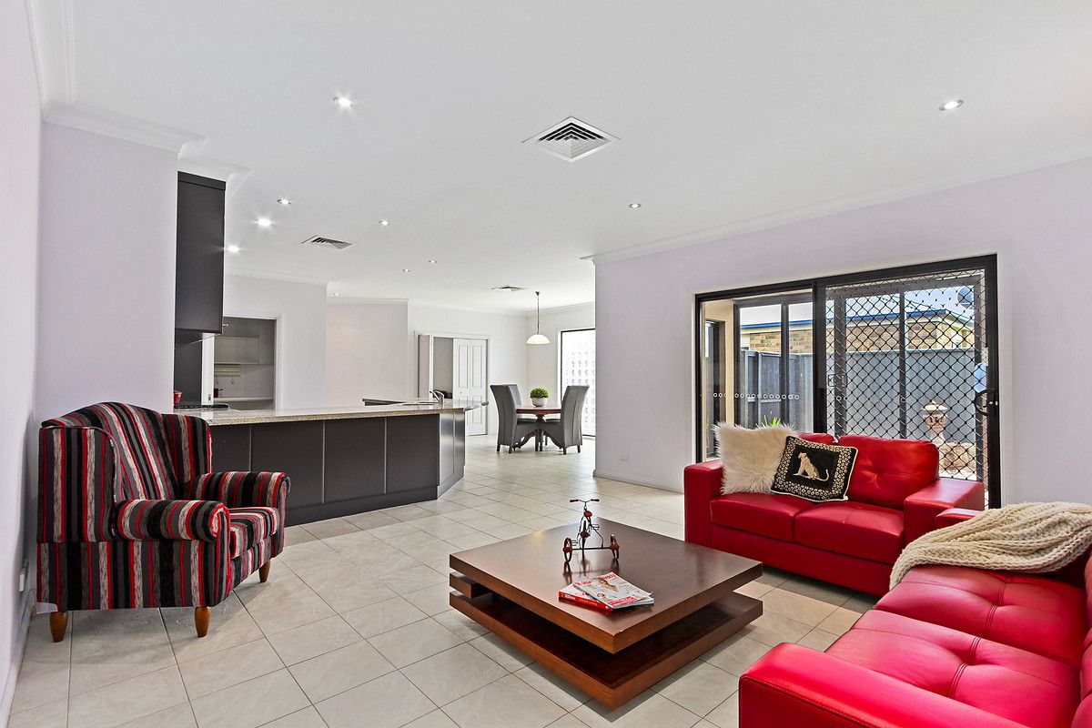 11 Langholme Court, Sale VIC 3850, Image 2