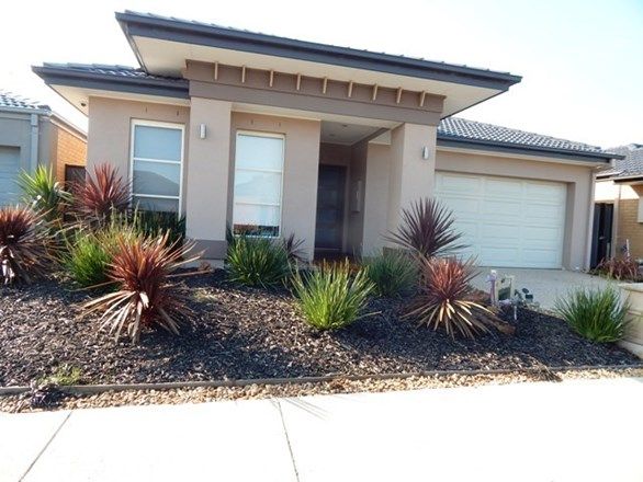 3 bedrooms House in 33 Connewara Crescent CLYDE NORTH VIC, 3978