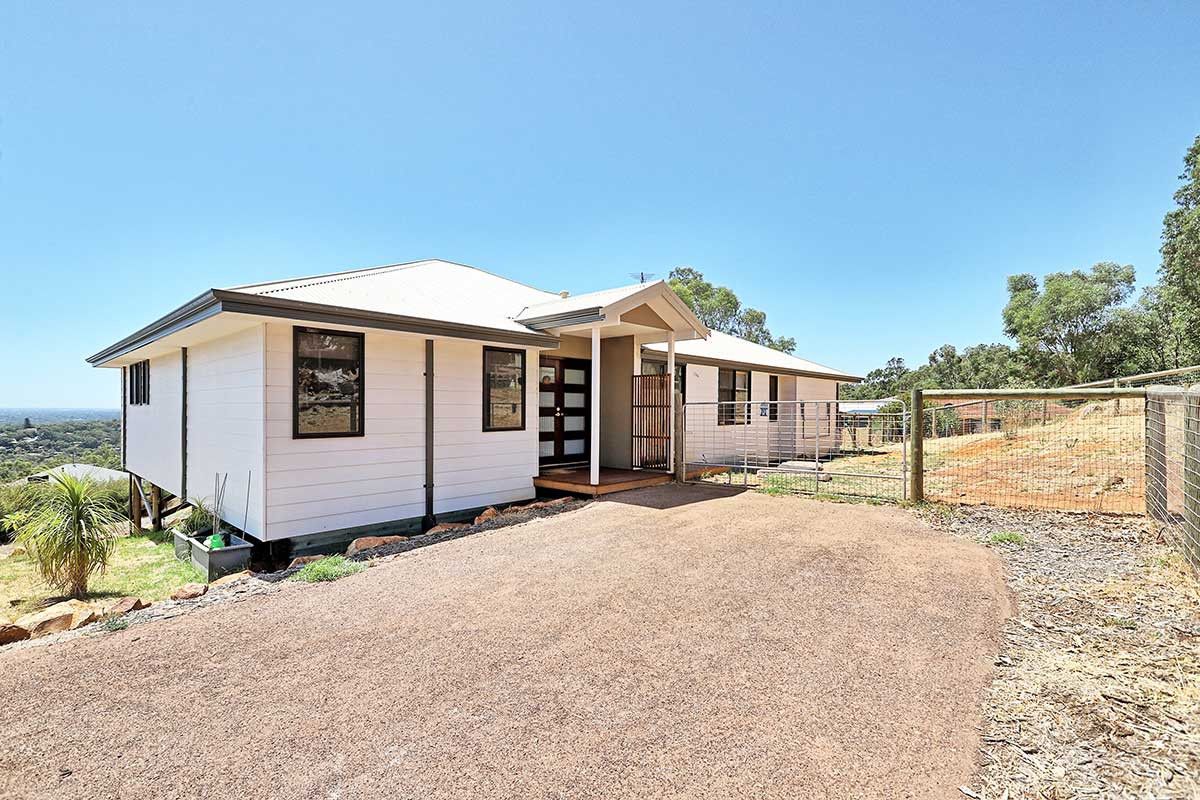 4 bedrooms House in 56 Bromfield Drive KELMSCOTT WA, 6111