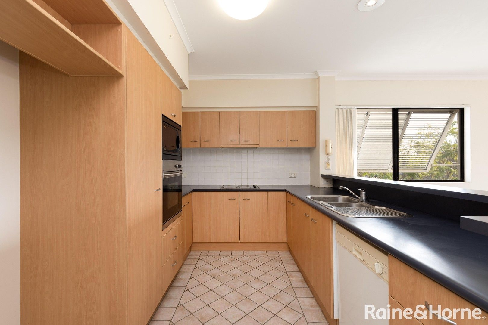 3 bedrooms Apartment / Unit / Flat in 9/110 Indooroopilly Road TARINGA QLD, 4068