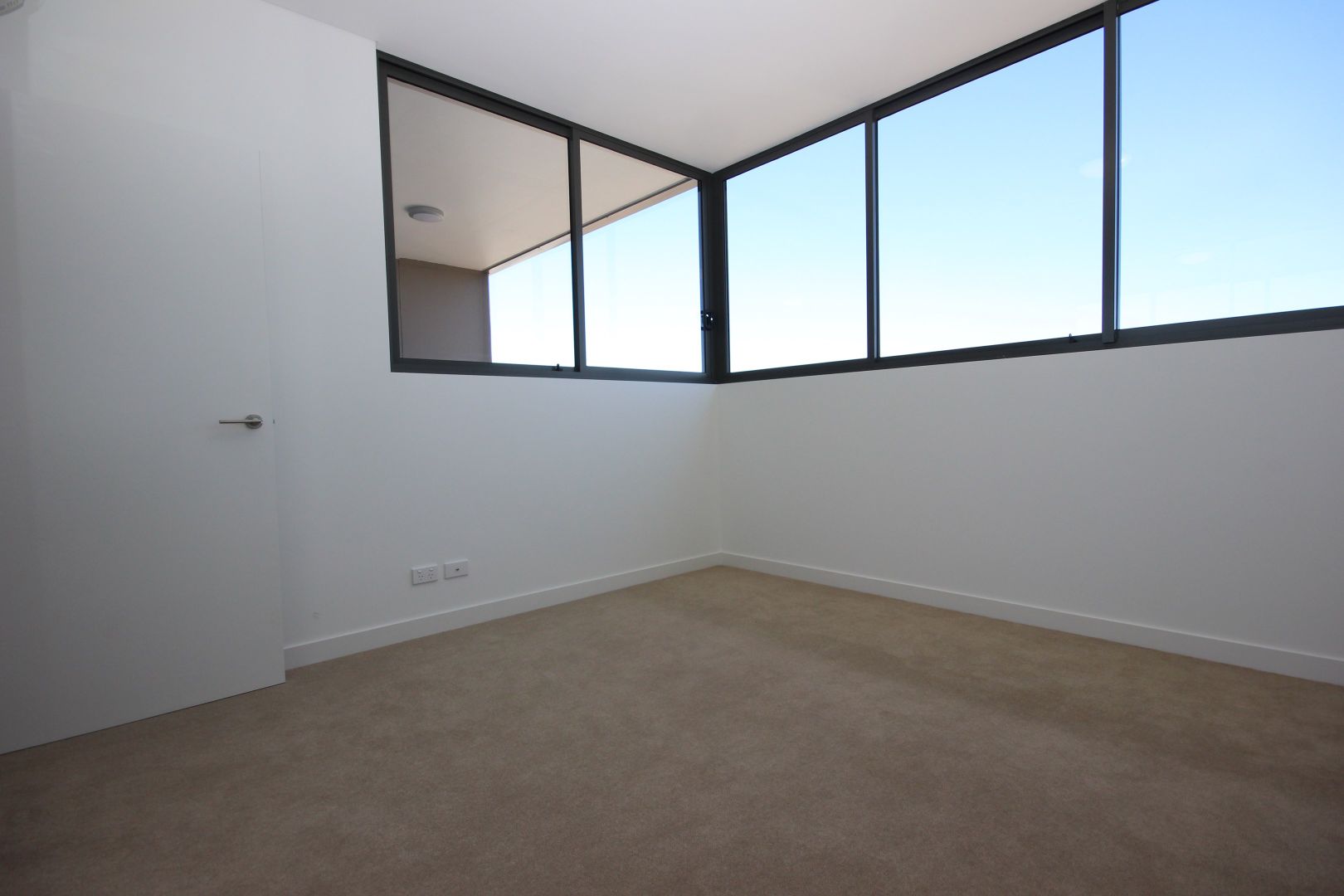1005/135 Pacific Highway, Hornsby NSW 2077, Image 2