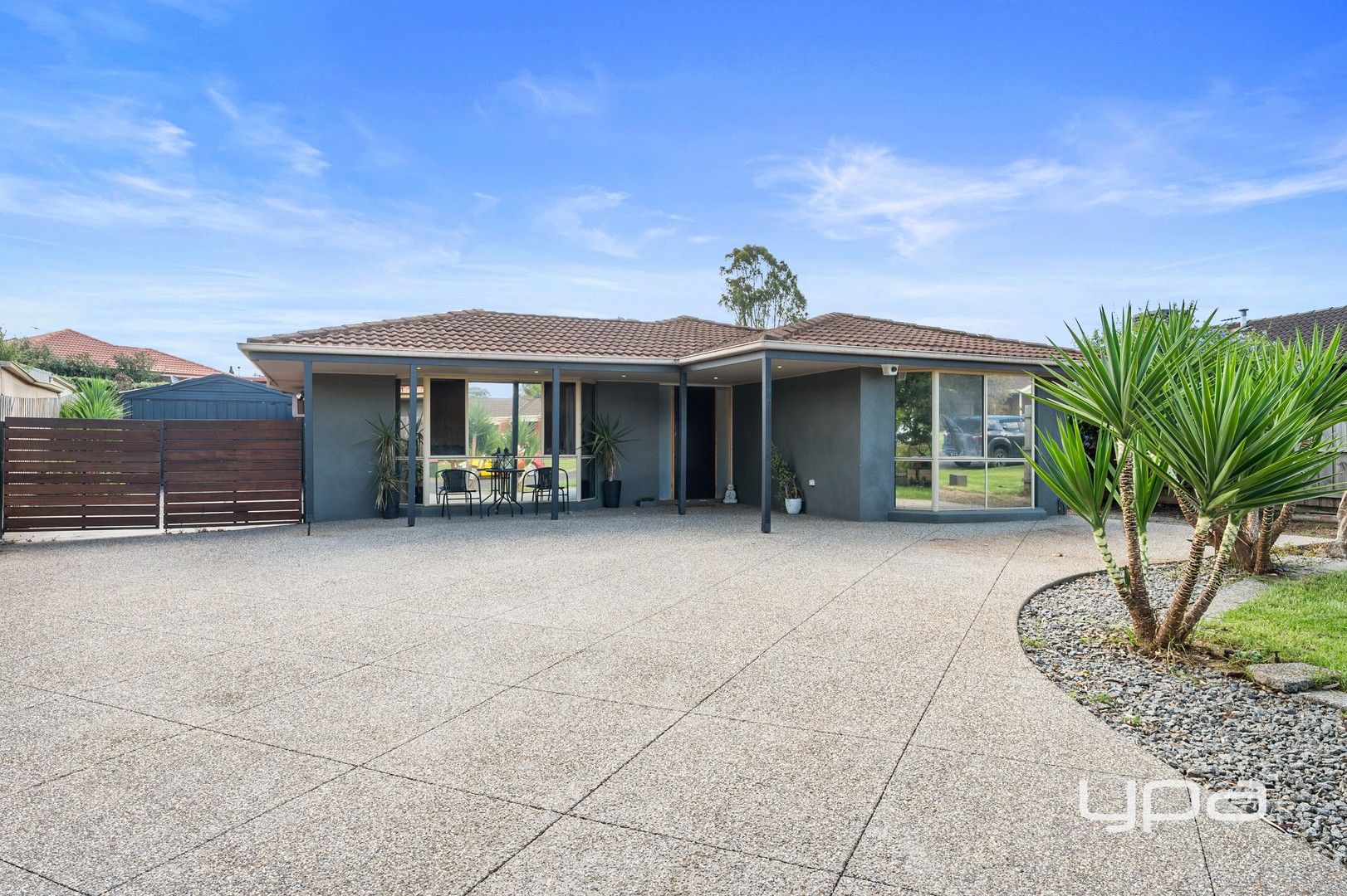 3 bedrooms House in 42 Underbank Boulevard BACCHUS MARSH VIC, 3340